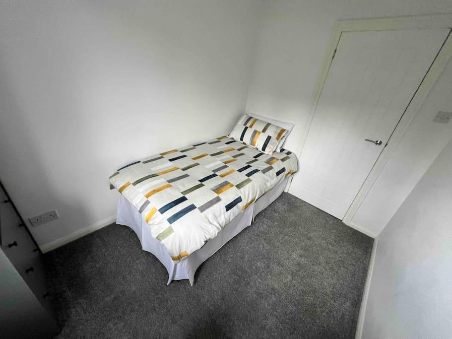 Very Comfy 3 Bed Town House Ashton-under-Lyne Eksteriør bilde